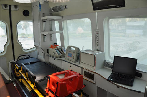 德惠市救护车内部